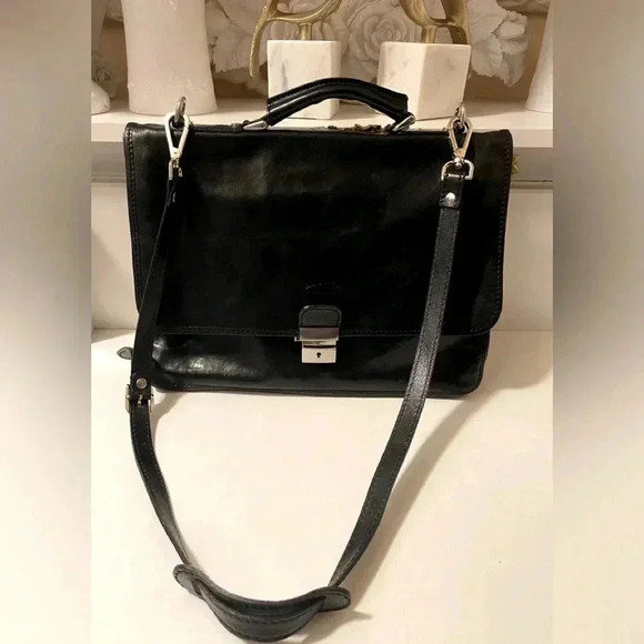 Vintage Hebella black Italian
Leather gold Clasp Front Across Body laptop bag - Picture 2 of 16